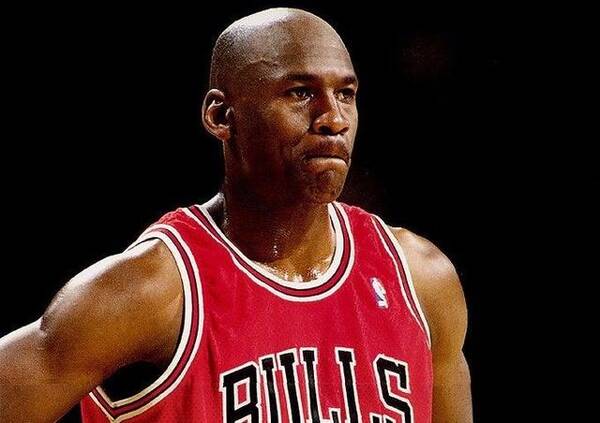 科比投篮压腕手型图解_科比个人收入压詹皇(2)