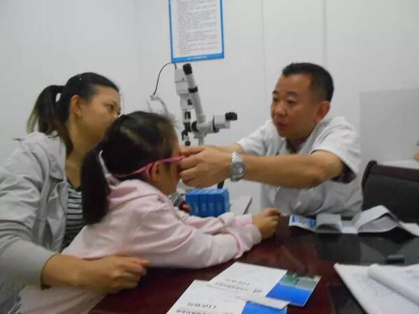 困扰5岁女孩2年的弱视,竟被他给治好了!