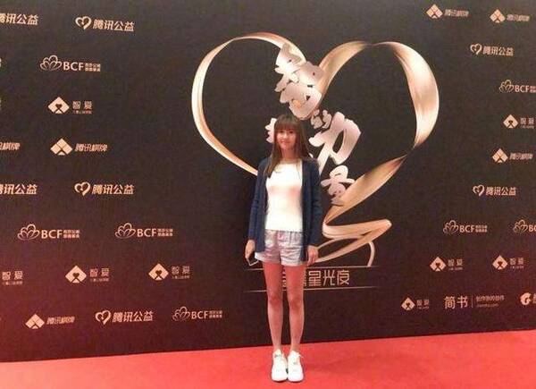 主播小苍假唱抖音逗人玩,网友怒批:苍一发,要来