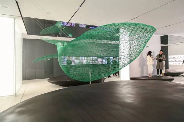 OPPO 在上海最贵的地段开了家超级旗舰店,