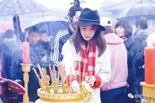 冯小刚监制古装超级网剧《剑王朝》今日开机!