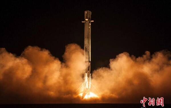 快讯:香港恒生指数创历史新高 突破2007年历史高点