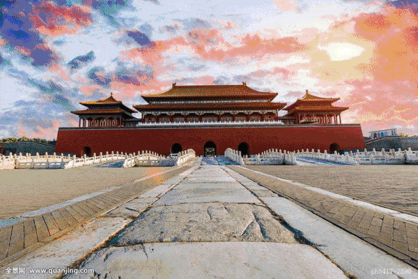 去北京第一个奔向的地点,一定要买件故宫里的纪念品,这样你也有皇室