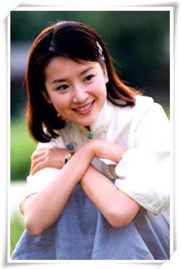 董洁与潘粤明同时现身机场无互动,一个粉丝追