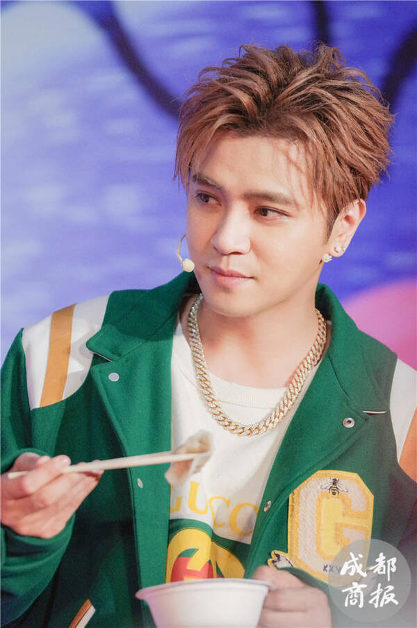 黄子韬自曝3年没恋爱特想脱单 韩庚否认与卢靖