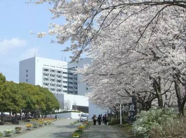 这所法律系超强的日本私立大学,校友的名气竟