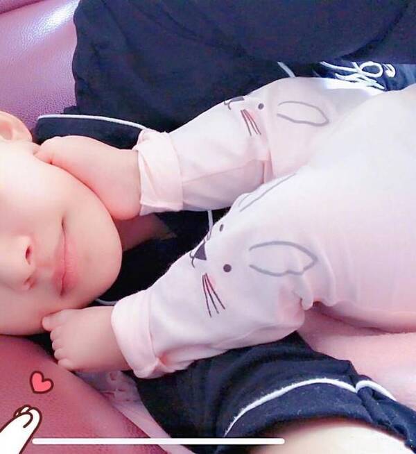 细心的网友截图放大,并哭笑不得地问道:这是扣住了吗?