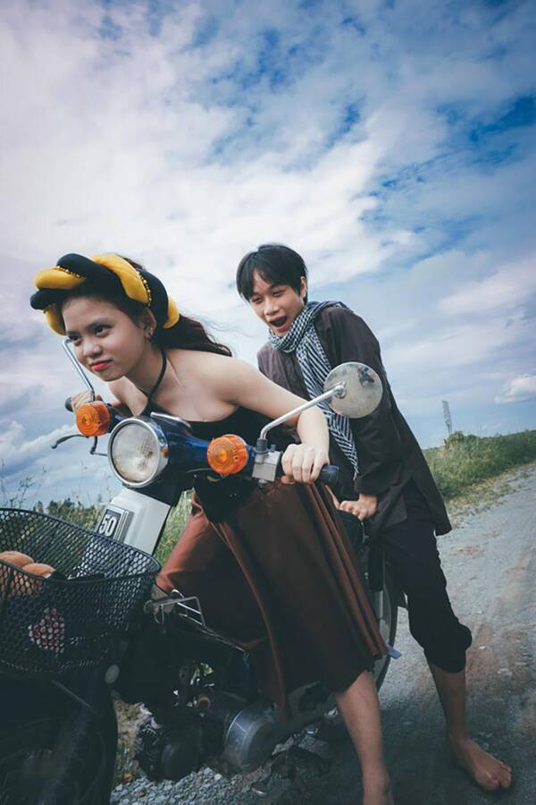 这对越南情侣有最萌身高差,女孩只到男孩肩膀