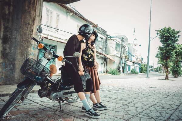 这对越南情侣有最萌身高差,女孩只到男孩肩膀
