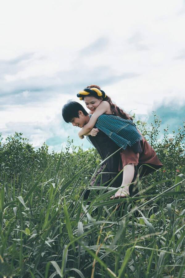 这对越南情侣有最萌身高差,女孩只到男孩肩膀