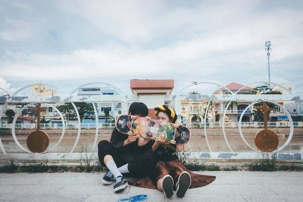 这对越南情侣有最萌身高差,女孩只到男孩肩膀