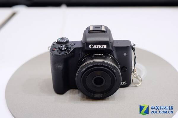 CP+2018 佳能M50微单相机亮相展会现场