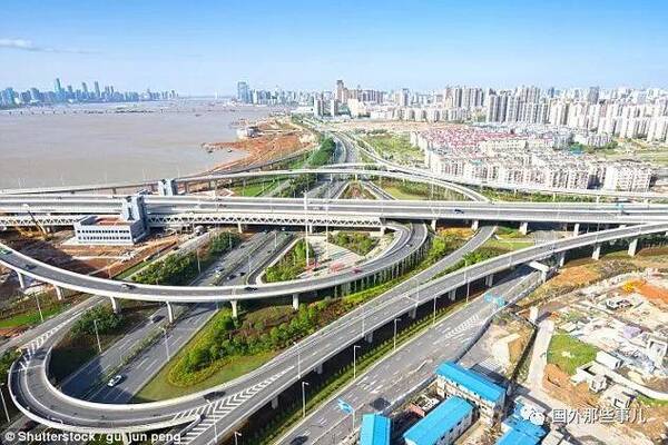 中国建超级高速可边开车边充电 外国网友:中