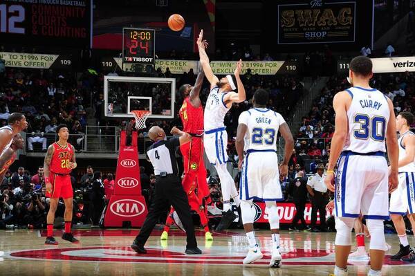 勇士扎扎垫脚陋习伤库里!库里若受伤大麻烦来