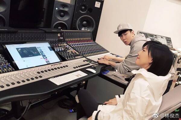 苏打绿被传解散 林俊杰孙燕姿同框 张杰录节目晕倒 | 娱乐八卦周榜