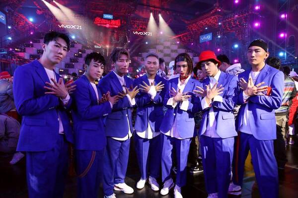 京城舞神舞佳舞燃爆《街舞团》 获鹿晗王嘉尔