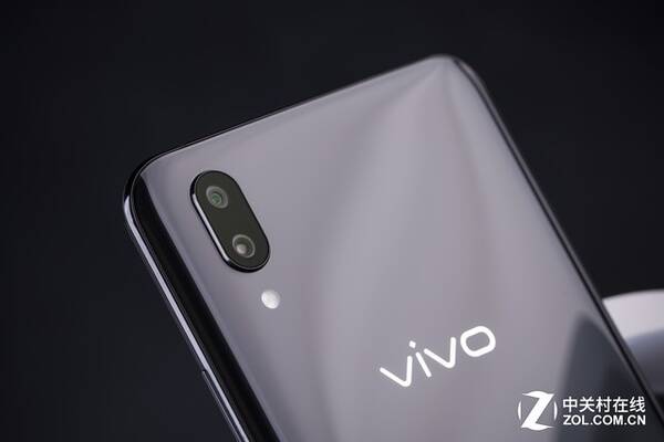 vivo X21屏幕指纹版评测:刘海屏玩上屏幕指纹