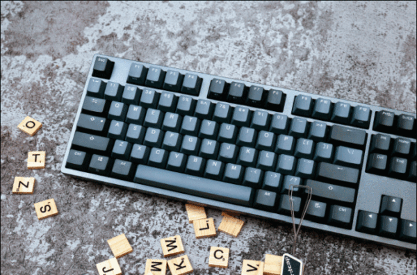 杜伽k310 机械键盘评测:颜值与手感共存 | 视频