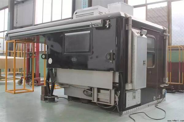 什么SUV、越野车都不算啥!这辆面包车可以带