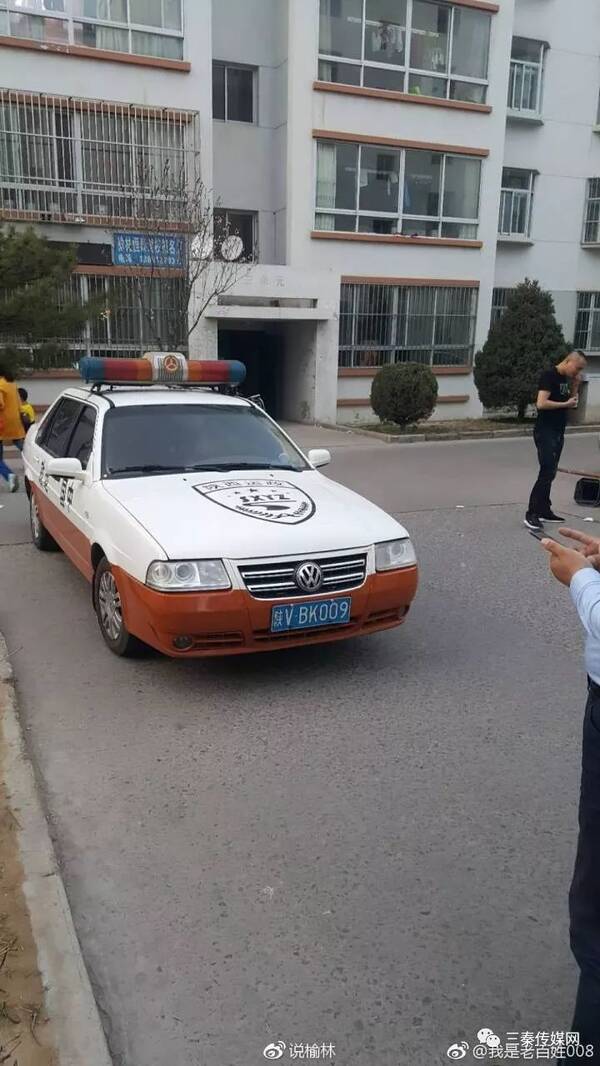 运政执法车被小区保安反上锁,疑似公车私用