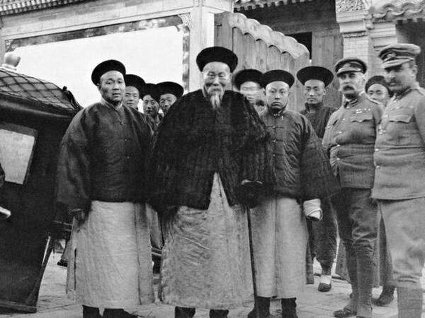 清朝时, 在南京创办的金陵机器局和三江师范跨