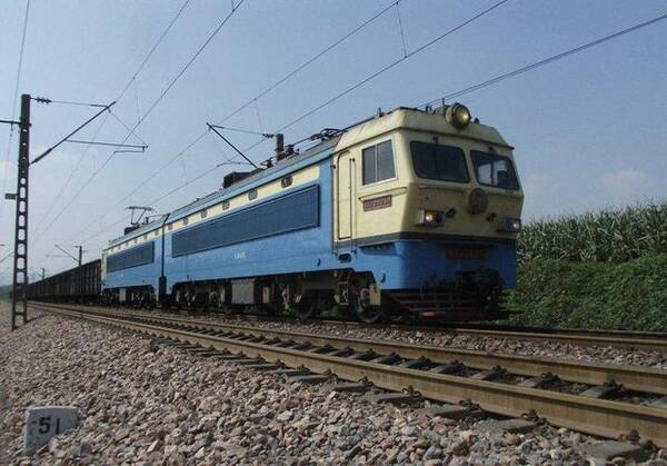 铁路线旁边写的禁止双弓是什么意思?答案和