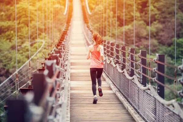 【周大福】金饰保养 | 金饰是女生身上亮丽风景