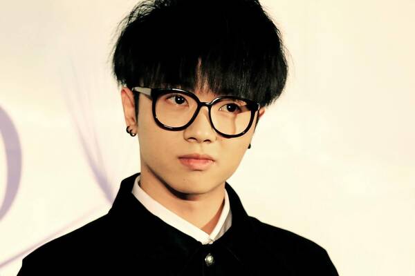 华晨宇出道5年唱10万人鸟巢 90后的他到底为