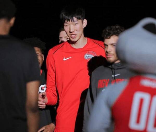 大魔王周琦争光!火箭官网晒出季后赛大海报