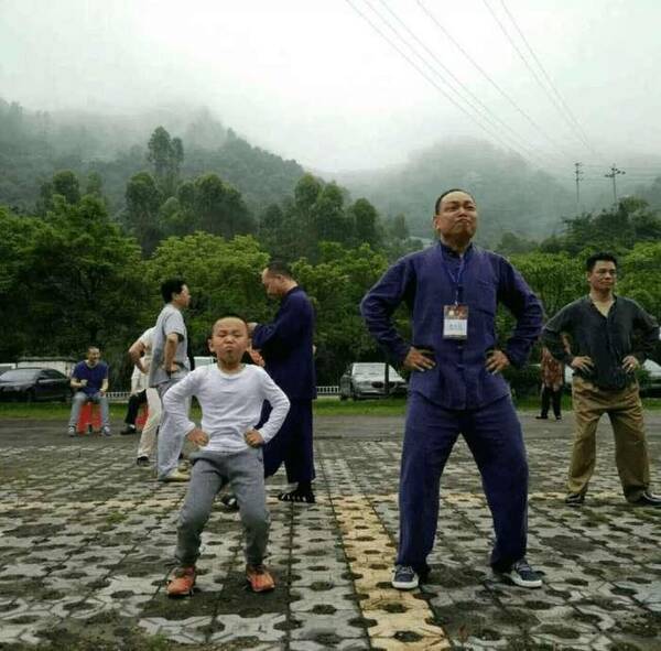 头项 :头要顶,项要钩,乃使头项正直之揖鼢也.