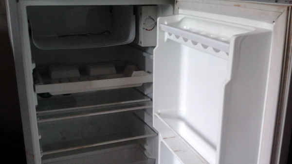 男子二手市场买冰箱,回家打开冰箱后,发现里面