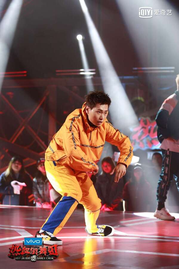 《热血街舞团》淘汰选手重返舞台 召集人另类