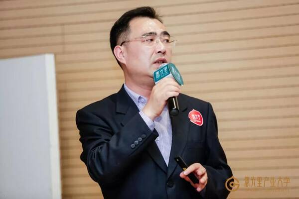 春光里产业大学:为什么好的产业基金,要像榕树