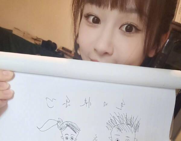 张一山生日,杨紫送了张画,周冬雨P了几张图,网