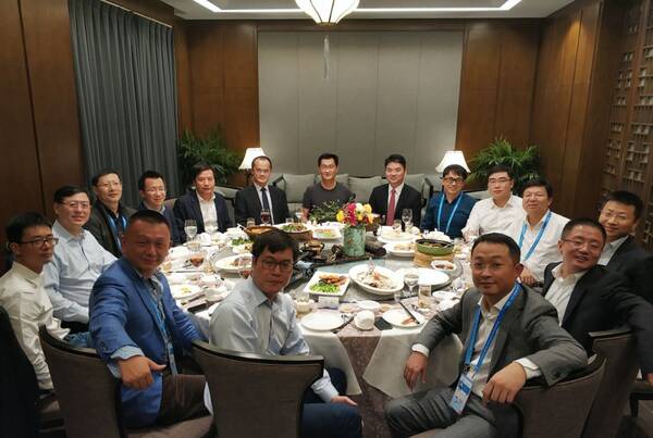 围观马化腾、张一鸣两位大佬的朋友圈互怼