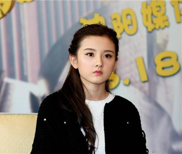 又一童星成年,都说她比关晓彤漂亮,笑起来像巅