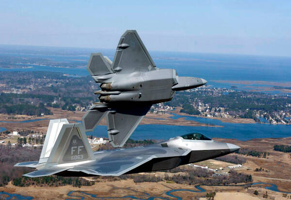 歼20首次海上实训迎挑战,可压制周边三代机,全