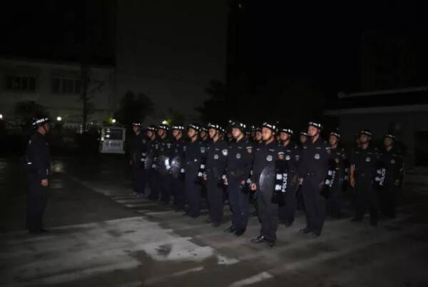 河池环江先后出动100多名警力,依法打击阻挠高