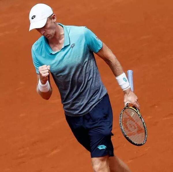 新闻丨纳达尔红土不败神话告破,小兹沙波上演