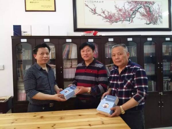 军:给盲童讲故事,是儿童文学作家的神圣职责和