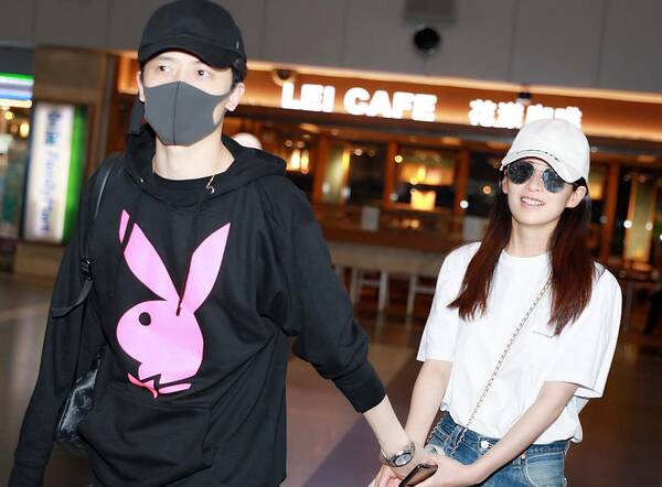 付辛博夫妇赴巴厘岛完婚,颖儿机场花式撒娇,郭