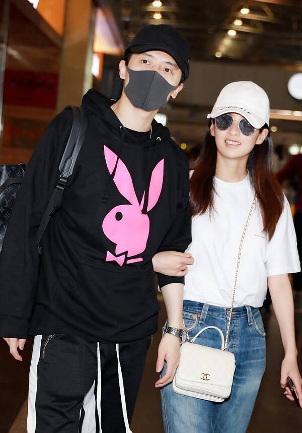 付辛博夫妇赴巴厘岛完婚,颖儿机场花式撒娇,郭