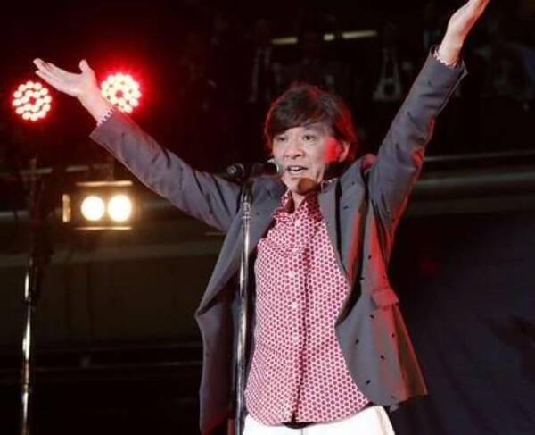 他见过张国荣穿高跟鞋,而陈小春师父碰到哥哥