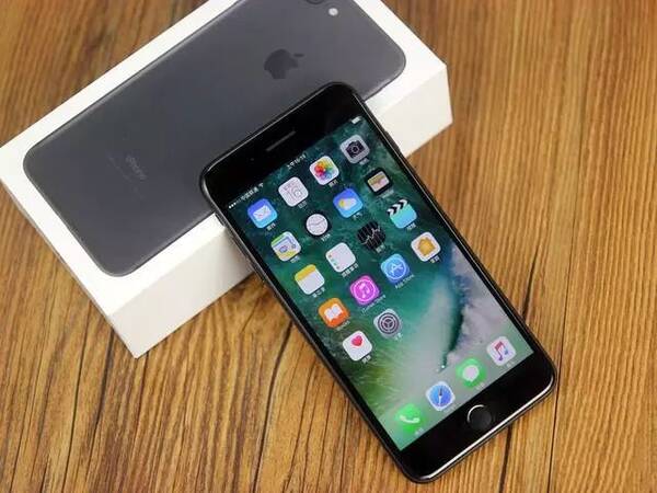 国内销量第一的华为手机,与苹果iPhone相比,优