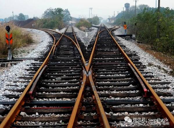 利率双轨制导致存款搬家 利率该如何并轨?