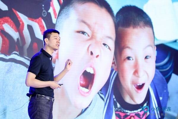 打造云+端双师课堂解决方案 小鱼易连推肩膀计