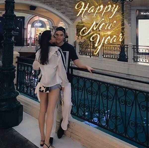 何猷启与女友大秀恩爱曝光!网友:还以为是奚梦