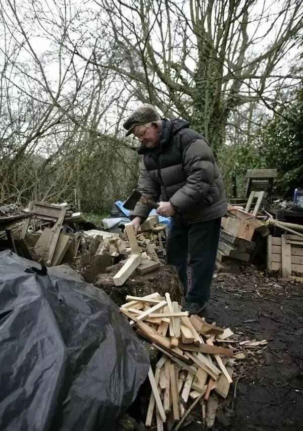 定所的英国流浪汉, 死后留下价值千万的遗产却