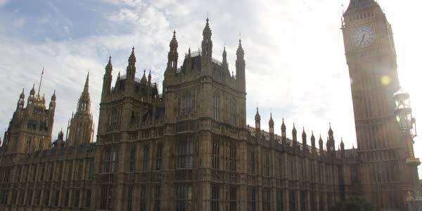 英国神婆说我5月犯桃花,原来背后一切都有科学