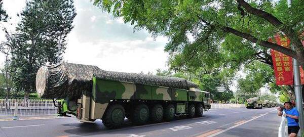 一枚东风洲际导弹的造价要多少钱呢?价格让人